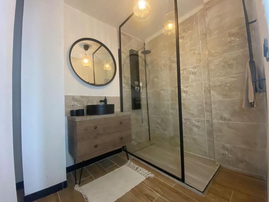 Apartment White Wood *